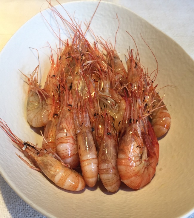 Shrimp from the Basque coast, gently grilled with olive oil, garlic and sea salt.